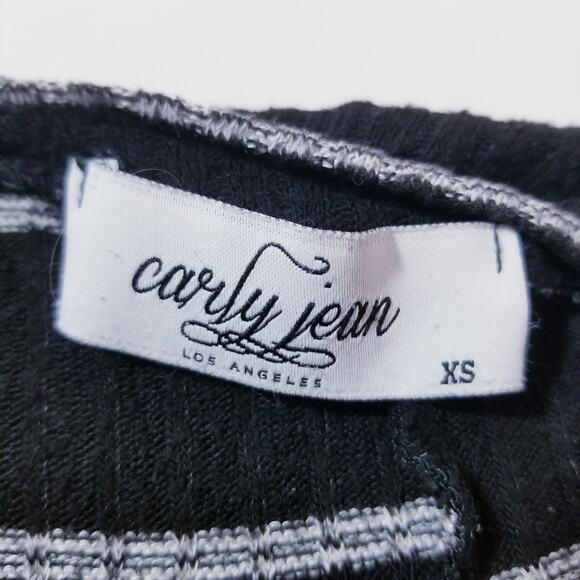 Carly Jean Los Angeles Striped Ribbed Knit Oversized Blouse - Picture 3 of 9